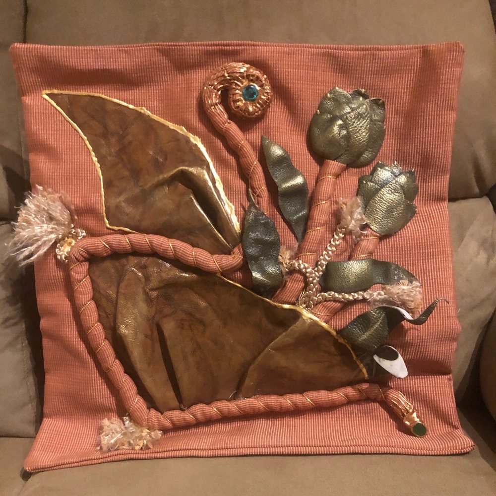 Boutique style pillowcase with leather
